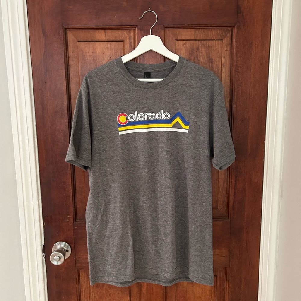 Vintage COLORADO Official Men's Retro Mountain Logo Ski Hiking USA Tee Size L